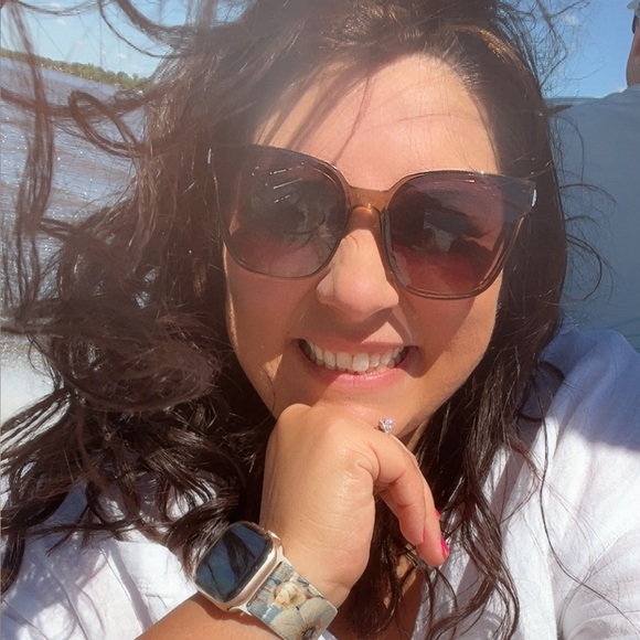 Meet your Posher, Alyssa - Picture 1 of 1